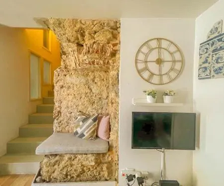 Historical Bica - 3 Bedroom דירה *